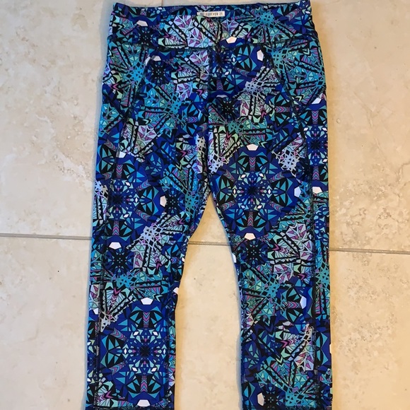 Forever21 Cropped Leggings with Aztec Print (M) - Picture 2 of 4